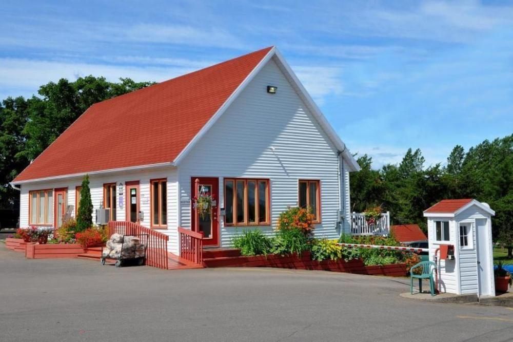 Camping & Chalets De La Demi-Lieue Hotel Saint-Jean-Port-Joli ภายนอก รูปภาพ