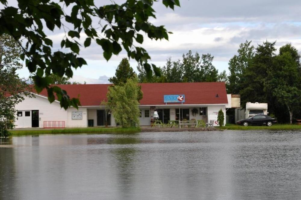 Camping & Chalets De La Demi-Lieue Hotel Saint-Jean-Port-Joli ภายนอก รูปภาพ